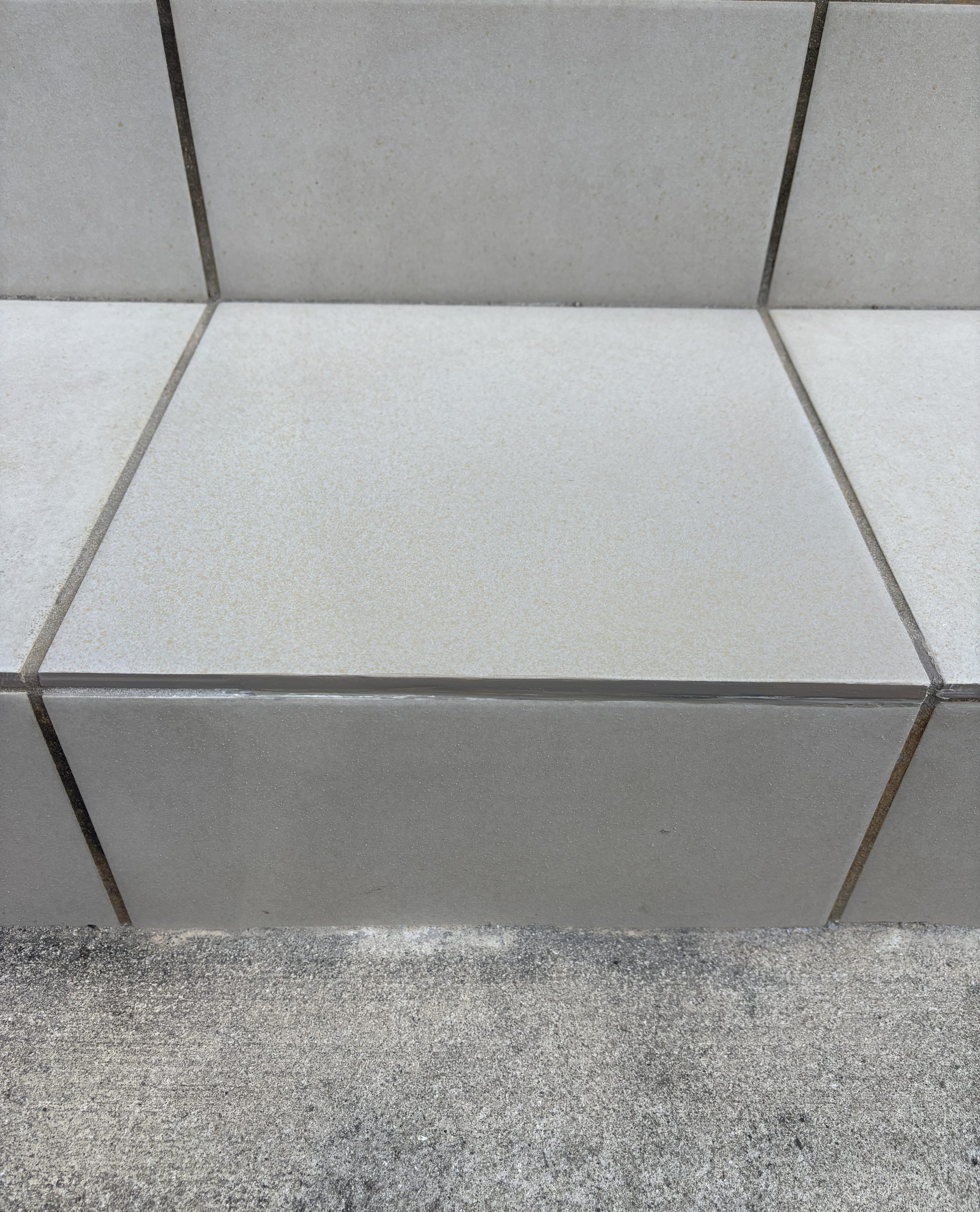 玄関タイル割れリペアの画像(施工後)